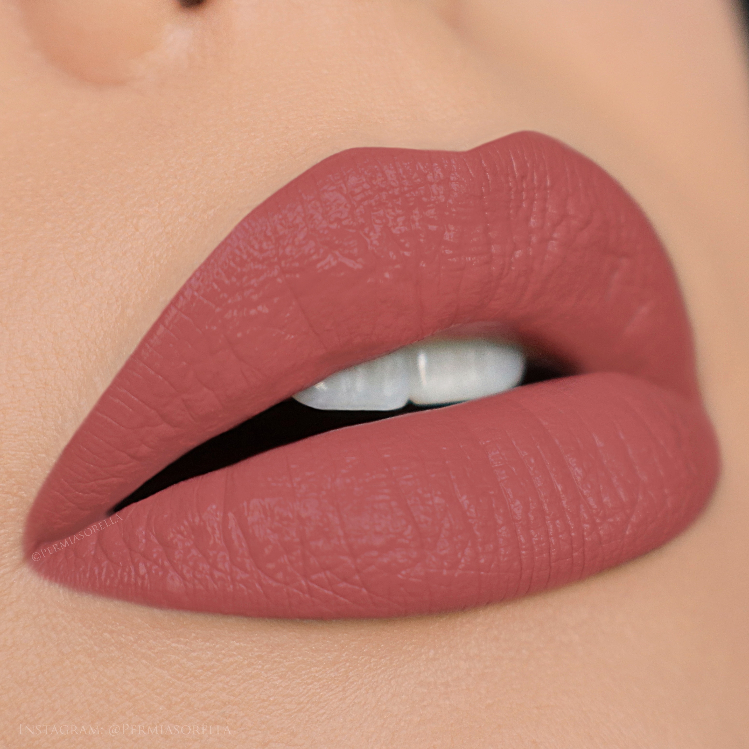 Youngblood Hydrating Liquid Lip Crème Chic 4.5ml - Матова помада для губ - фото №1 Youngblood Hydrating Liquid Lip Crème Chic 4.5ml - Матова помада для губ - фото №1